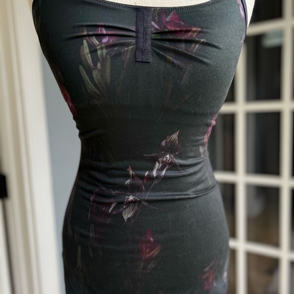 LULULEMON Women’s Midnight Iris Black Floral Atma Tank Size 4 - Picture 3 of 8